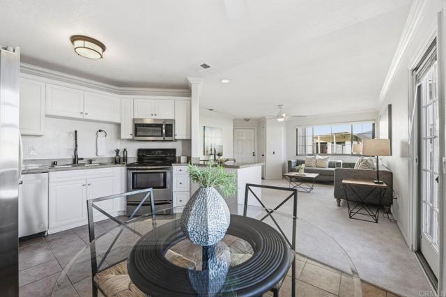 Detail Gallery Image 4 of 32 For 3573 Paseo De Los Californianos #273,  Oceanside,  CA 92056 - 1 Beds | 1 Baths