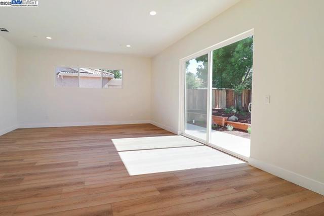 5232 Henderson Ct, Antioch CA: https://media.crmls.org/mediaz/9860eff6-b8fd-481d-8317-f0dc9fc8c399.jpg