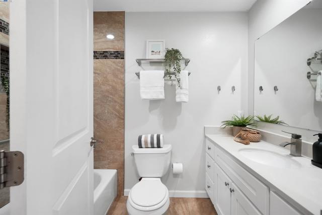 2562 Walnut Blvd, Walnut Creek CA: https://media.crmls.org/mediaz/986193c4-b043-4b29-b505-8ee0d9aadecf.jpg