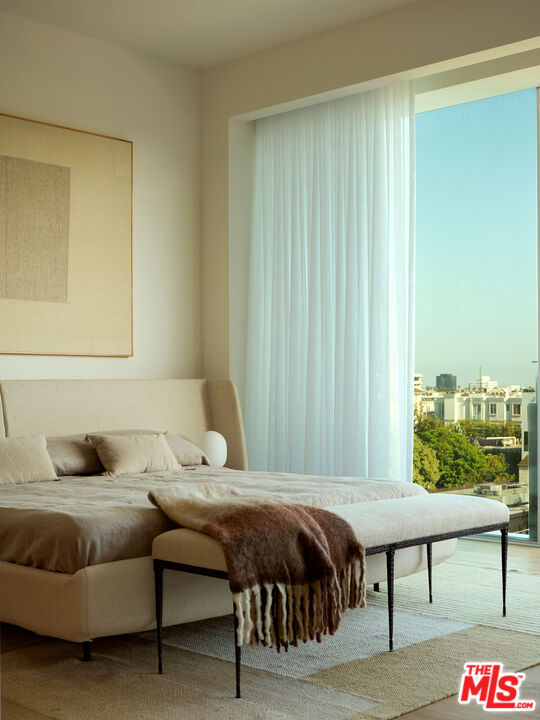 8899 Beverly Boulevard, West Hollywood CA: https://media.crmls.org/mediaz/98620246-cbc1-4ba8-835c-55ad406d156d.jpg