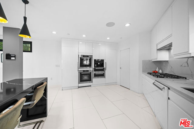 7141 Woodrow Wilson Drive, Los Angeles CA: https://media.crmls.org/mediaz/9862480c-c329-4539-a669-e2a726e755a2.jpg