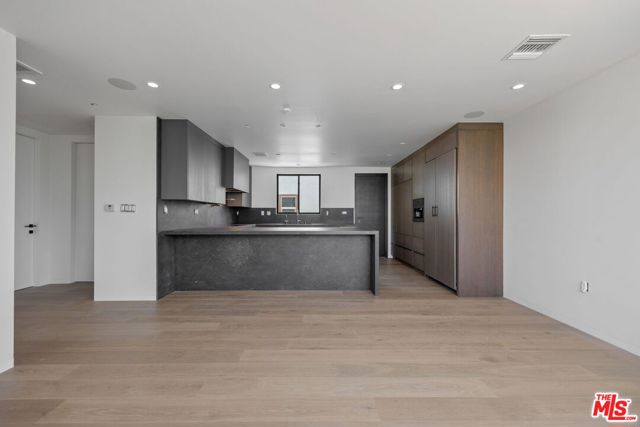 3940 Huron Avenue, Culver City CA: https://media.crmls.org/mediaz/9862ee4a-9ce1-4a79-b860-429db40c6e67.jpg