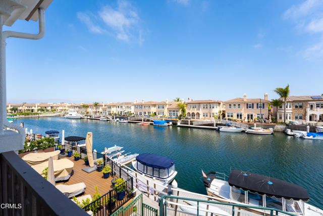 1520 Viewpoint Drive, Oxnard CA: https://media.crmls.org/mediaz/9863715d-d8e3-4384-8777-114ddfdfaa5a.jpg