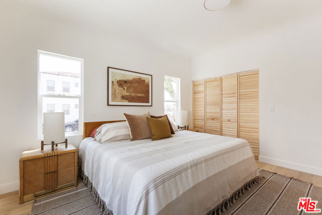 1570 S Hayworth Avenue, Los Angeles CA: https://media.crmls.org/mediaz/9863a011-f233-4bb6-80b1-3de2d4c70d0d.jpg