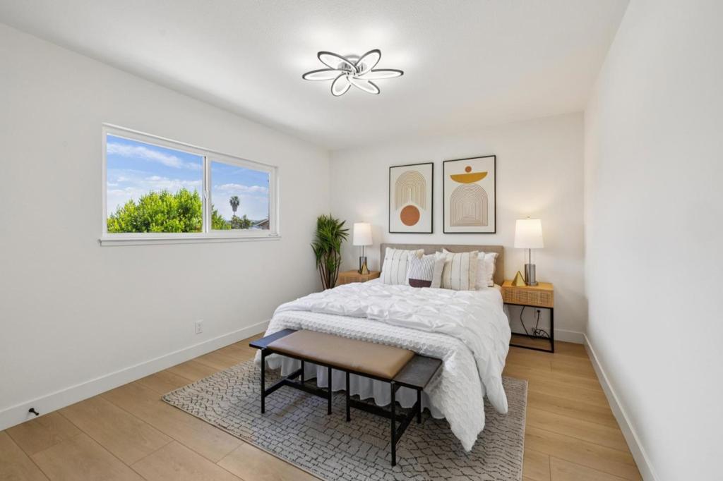 https://media.crmls.org/mediaz/98645091-4182-4cf8-9540-199bcb2ce2c3.jpg?preset=X-Large