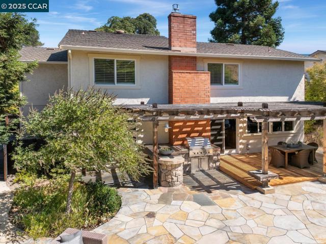 1555 Pebblebrook Ct, Walnut Creek CA: https://media.crmls.org/mediaz/986474e3-c073-44ff-ba22-ab6de6f4c081.jpg
