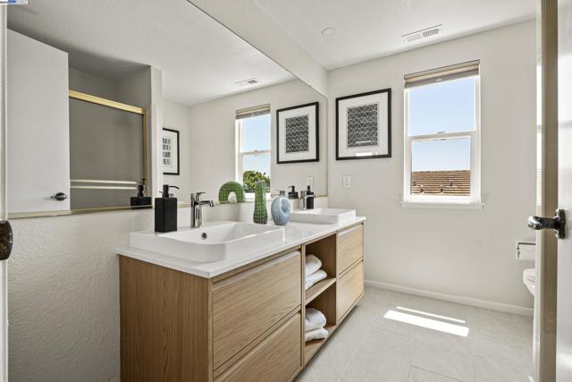 6408 Boone Dr, Castro Valley CA: https://media.crmls.org/mediaz/9864ad27-f91d-43a1-bc13-ef12b27157d1.jpg