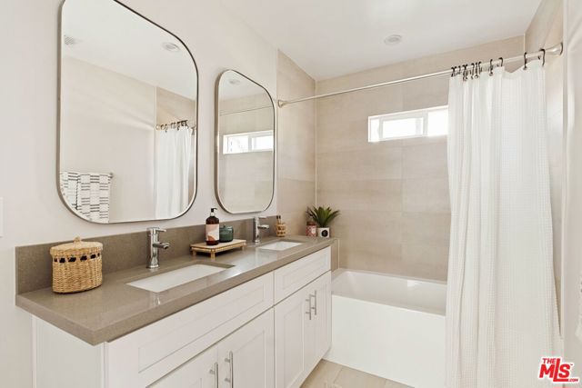 2907 Potomac Avenue, Los Angeles CA: https://media.crmls.org/mediaz/9864dc00-5af9-4a12-9d76-1634f64f736e.jpg