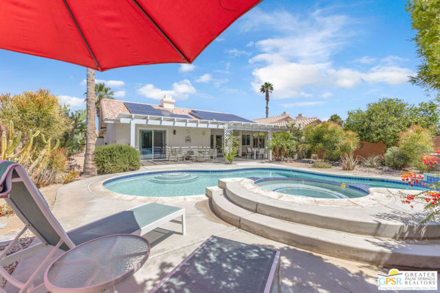 30005 Avenida Alvera, Cathedral City CA: https://media.crmls.org/mediaz/9865184a-72a2-4ddf-8f11-1f4816b15f1c.jpg