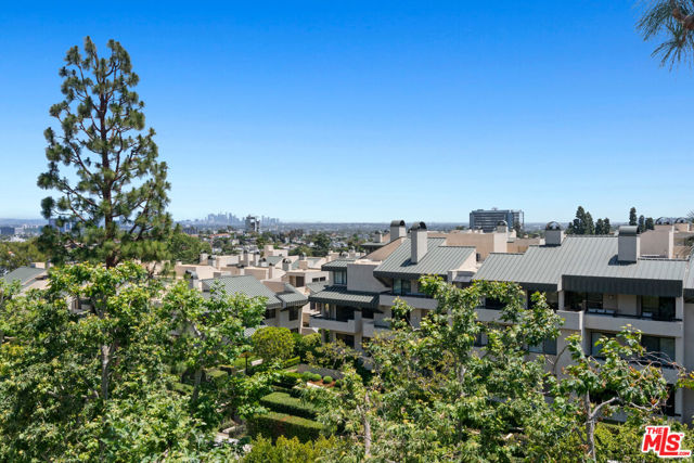 2142 Century Park Lane, Los Angeles CA: https://media.crmls.org/mediaz/98653ede-061f-4987-a706-c354fd720015.jpg