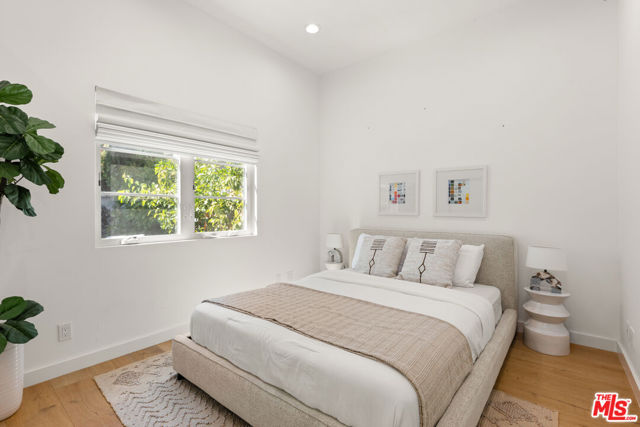 1618 S Durango Avenue, Los Angeles CA: https://media.crmls.org/mediaz/98658b23-e2de-4d81-8775-fc5676be5999.jpg