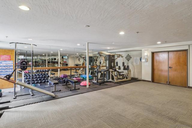 2445 Brant St, San Diego CA: https://media.crmls.org/mediaz/98659660-b30f-4dc9-9e1a-14d0d77f6c98.jpg