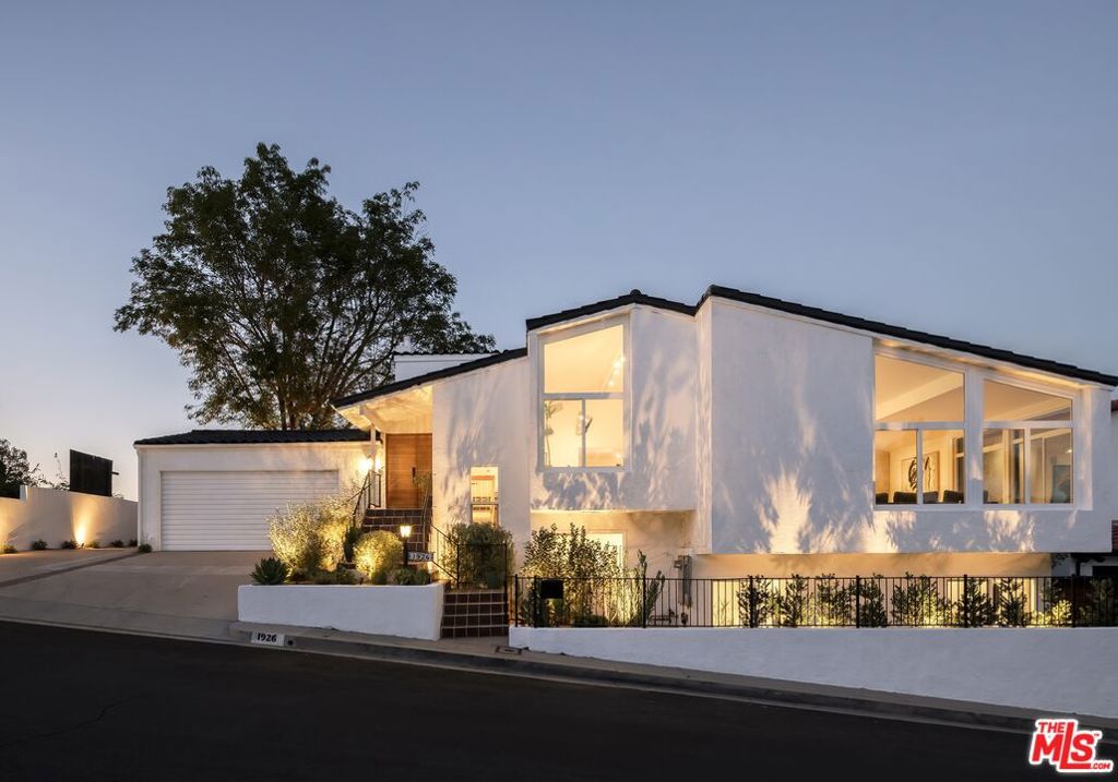 1926 N Crescent Heights Boulevard