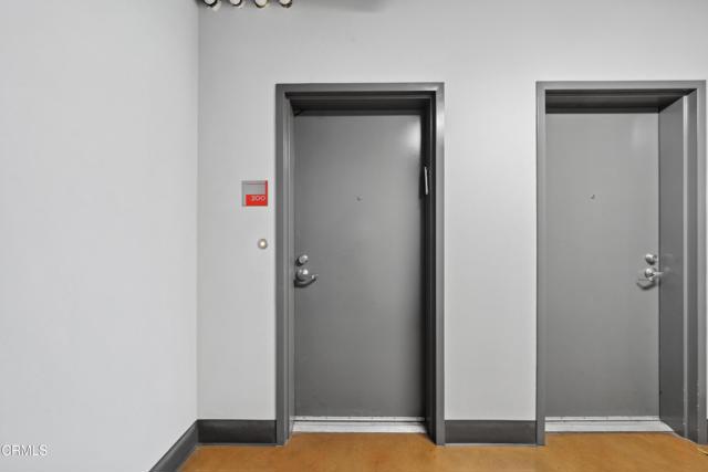 645 W 9th Street, Los Angeles CA: https://media.crmls.org/mediaz/9866687c-0595-4b57-9563-d64b53f45560.jpg