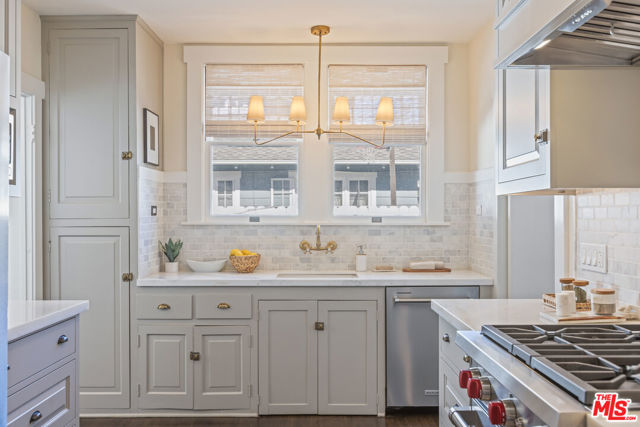 601 S Hudson Avenue, Pasadena CA: https://media.crmls.org/mediaz/9866d277-ddb8-4a45-86eb-e48534b0dd04.jpg