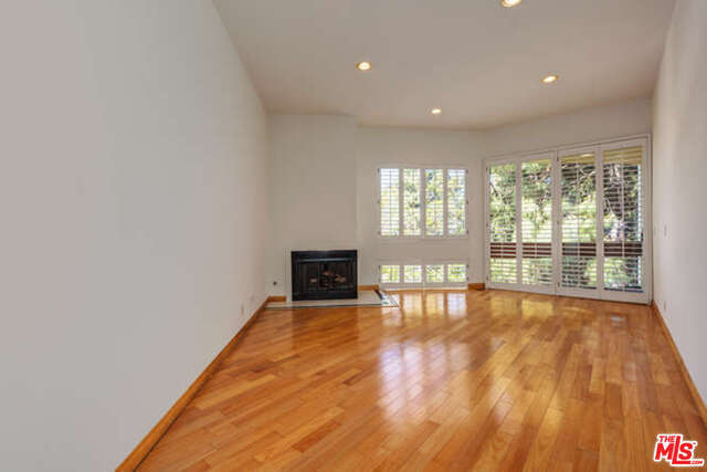 Master Suite w Fireplace