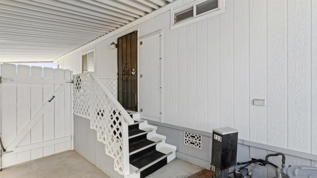 6460 Convoy Court, San Diego CA: https://media.crmls.org/mediaz/986833ee-408b-4d6c-8bdb-ba23a2a882d0.jpg