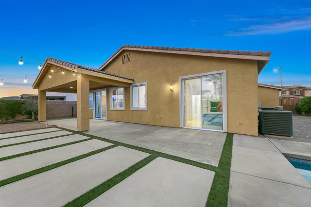 43820 Cape Cod Court, Indio CA: https://media.crmls.org/mediaz/98688678-dcf6-4f2c-8557-038540bcd7cb.jpg