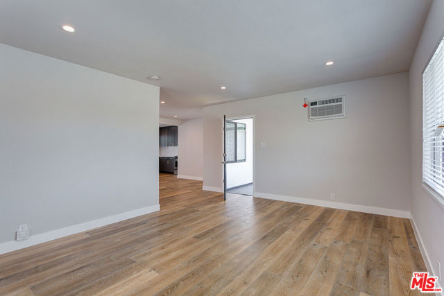 2845 S REDONDO, Los Angeles CA: https://media.crmls.org/mediaz/9868a694-36cf-4c6f-ab21-60322bb168d9.jpg