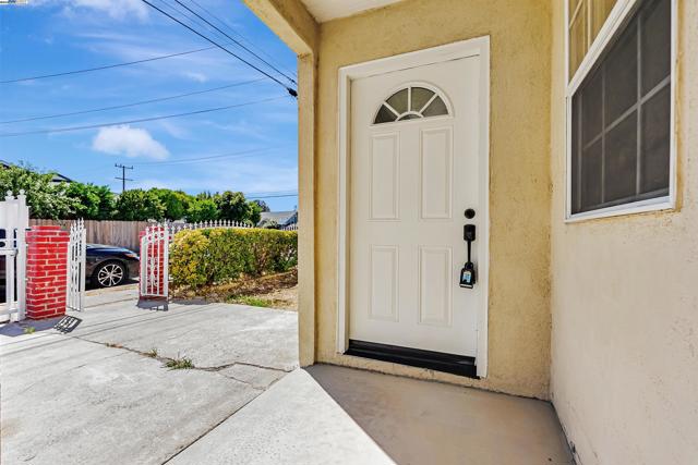 1111 Stonington Ave, San Pablo CA: https://media.crmls.org/mediaz/9868d6c4-9470-4584-9598-7fcfe3926e1c.jpg