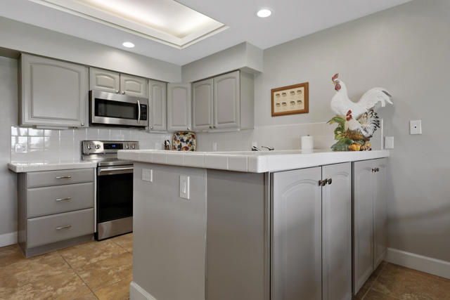 Image 10 of 40 For 43409 Lacovia Drive