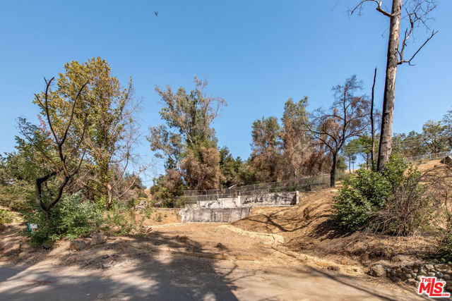 2344 Laguna Circle Drive, Agoura CA: https://media.crmls.org/mediaz/986939aa-d10e-453e-a353-d68daa8045cd.jpg