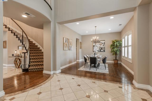 5633 Selena Ct, Pleasanton CA: https://media.crmls.org/mediaz/98694d12-f3b6-4e75-a662-b802214397c8.jpg