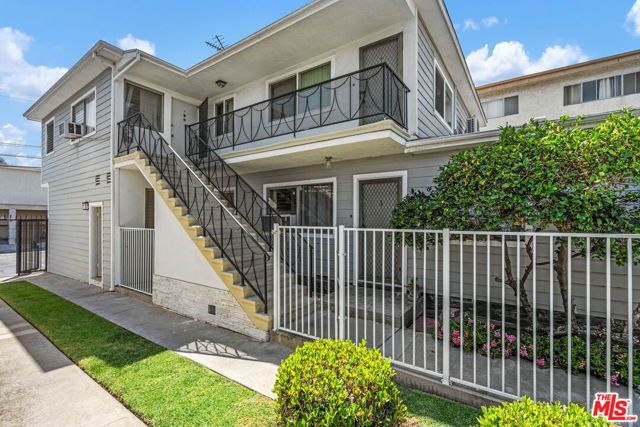 1657 Colby Avenue, Los Angeles CA: https://media.crmls.org/mediaz/986a6169-ee4e-407b-bd46-99ecc8e1956f.jpg