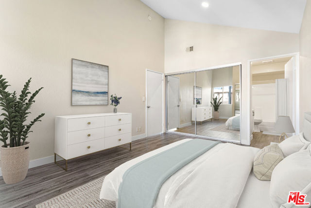 1626 Malcolm Avenue, Los Angeles CA: https://media.crmls.org/mediaz/986b93ed-c869-4474-9f52-be46112ff531.jpg