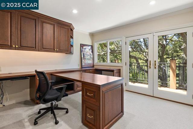 3949 Canyon Rd, Lafayette CA: https://media.crmls.org/mediaz/986bc3d3-cb19-4082-afff-d382ecf2fc46.jpg