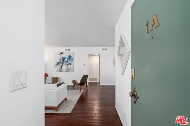1101 Lincoln Boulevard, Santa Monica CA: https://media.crmls.org/mediaz/986be157-81d2-466d-94eb-fc89037d56b3.jpg