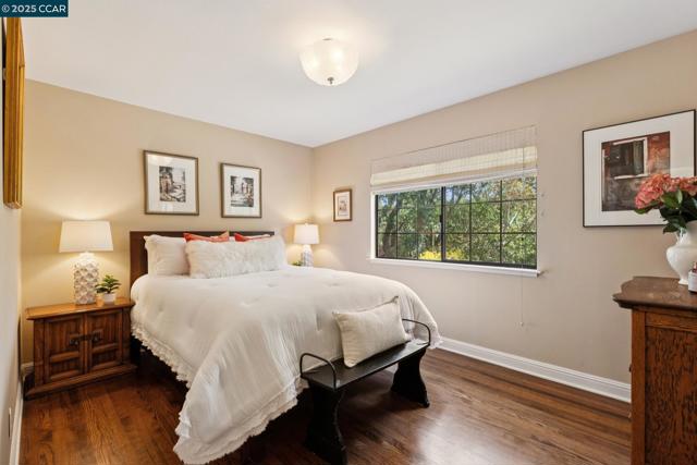 3081 Walnut Blvd, Walnut Creek CA: https://media.crmls.org/mediaz/986bf0b1-b6d9-4cbb-b656-d76c4c80c21f.jpg