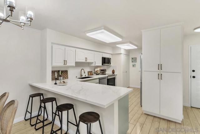 2600 Torrey Pines Rd, La Jolla CA: https://media.crmls.org/mediaz/986c0a3f-7ce7-453c-a515-e1741d3f5368.jpg