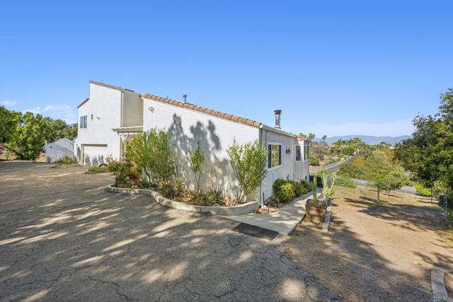 Detail Gallery Image 46 of 53 For 3016 Alta Vista Dr, Fallbrook,  CA 92028 - 3 Beds | 3/1 Baths