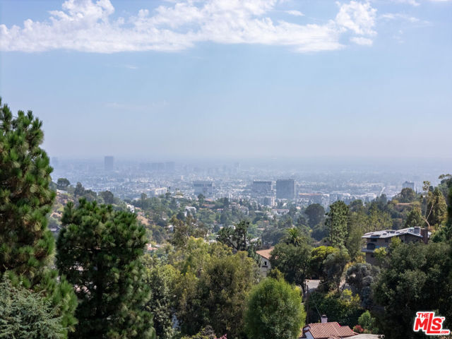 6469 Rodgerton Drive, Los Angeles CA: https://media.crmls.org/mediaz/986ca434-b4b7-448e-b8f6-f6deea58225d.jpg