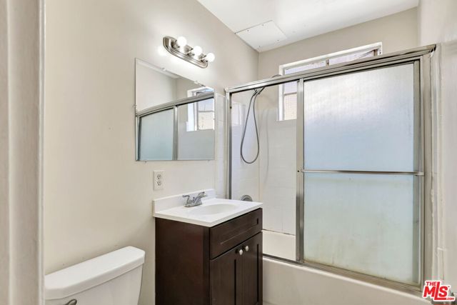 1135 E Elk Avenue, Glendale CA: https://media.crmls.org/mediaz/986cdf5a-747b-49b7-bb7e-0908ffddcf8e.jpg