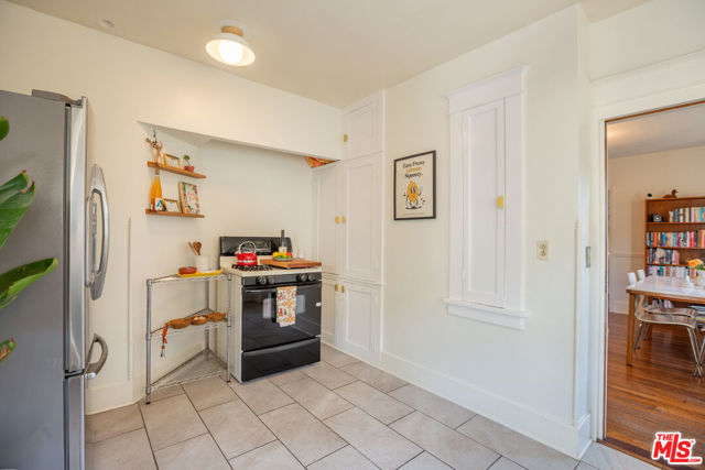 732 N Toledo Walk, Long Beach CA: https://media.crmls.org/mediaz/986ce9d6-edc6-45b3-9356-194cc020cf99.jpg