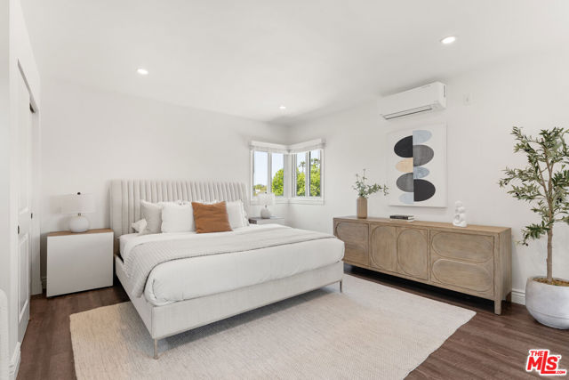 7322 W 91st Street, Los Angeles CA: https://media.crmls.org/mediaz/986d34d7-270d-4f42-9670-9b38e211513e.jpg