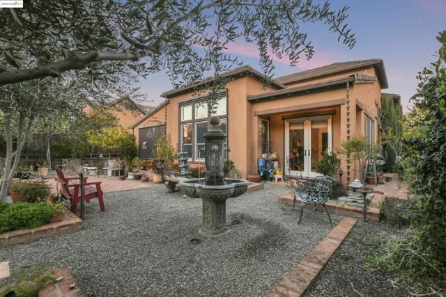 1147 Saint Julien St, Brentwood CA: https://media.crmls.org/mediaz/986e08bc-9737-48b0-a41f-c78847951c85.jpg