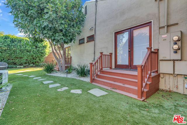 6329 Drexel Avenue, Los Angeles CA: https://media.crmls.org/mediaz/986e20eb-15a9-4c42-b066-f90a82585413.jpg