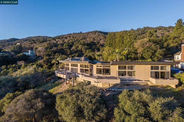 21 Deer Oaks Ct, Pleasanton CA: https://media.crmls.org/mediaz/986e489b-023c-4c5b-9f49-dc84186c79be.jpg
