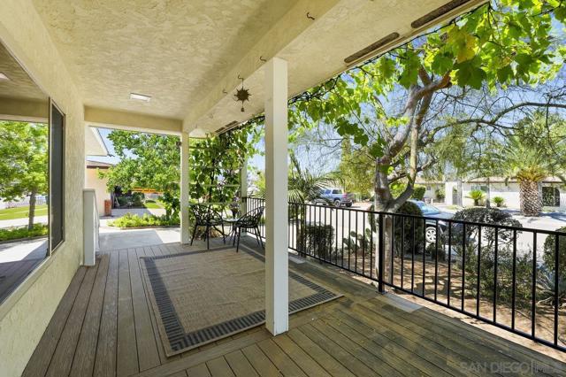 1353 Roxanne Dr, El Cajon CA: https://media.crmls.org/mediaz/986e8137-b676-4160-95c3-3a5ecb7a8f66.jpg