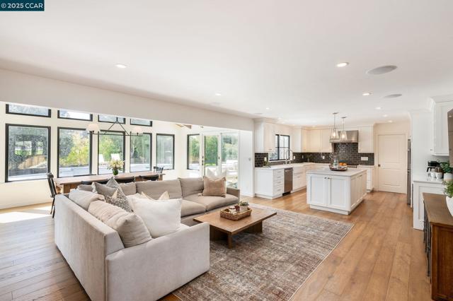 5400 Johnston Rd, Danville CA: https://media.crmls.org/mediaz/986ea028-5ca4-4527-9092-cfd82426c2b4.jpg