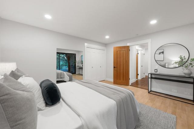 21 Valley Oak Street, Portola Valley CA: https://media.crmls.org/mediaz/986ece7e-32b6-49ed-8b4f-922bec08a247.jpg