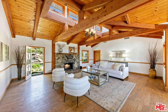 33269 Mulholland Highway, Malibu CA: https://media.crmls.org/mediaz/986f6ae5-d290-483d-b5dc-3cc5a87e12f2.jpg