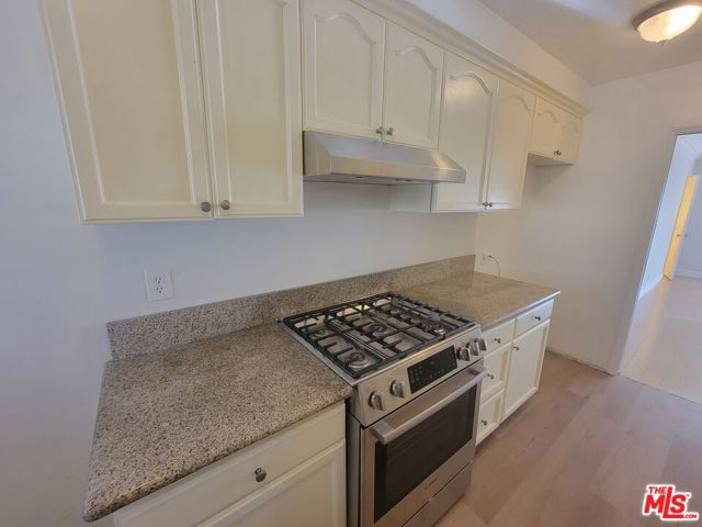 5306 Vantage Avenue, Valley Village CA: https://media.crmls.org/mediaz/986fcd28-bd23-4fa1-83c7-5a1ee758c796.jpg