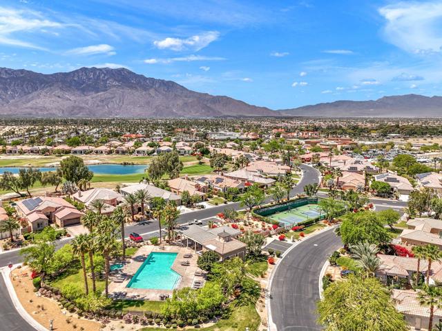 61 Via Las Flores, Rancho Mirage CA: https://media.crmls.org/mediaz/98702c23-669a-4081-9ae9-21be25e7f854.jpg