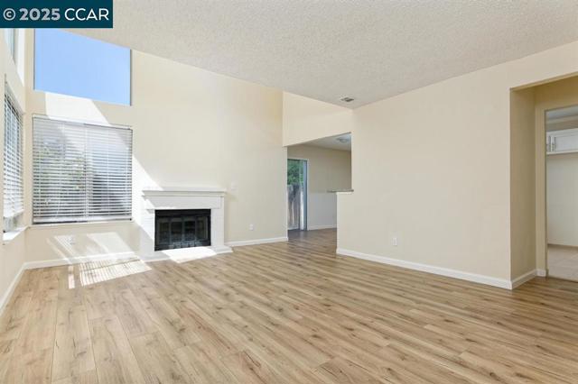 4301 Beechnut Ln, Oakley CA: https://media.crmls.org/mediaz/98705ca3-968a-4f9c-be01-2ccd63a0cb18.jpg