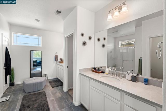 158 Wooley Creek Way, Brentwood CA: https://media.crmls.org/mediaz/987122b1-54c7-4999-a9f4-4b0468a443f7.jpg