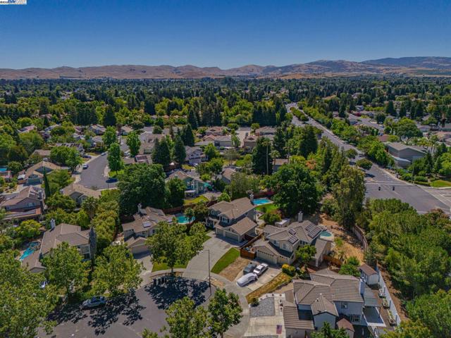 96 Trixie Dr, Livermore CA: https://media.crmls.org/mediaz/9871e396-49a1-47b7-9925-eabb8b89f864.jpg